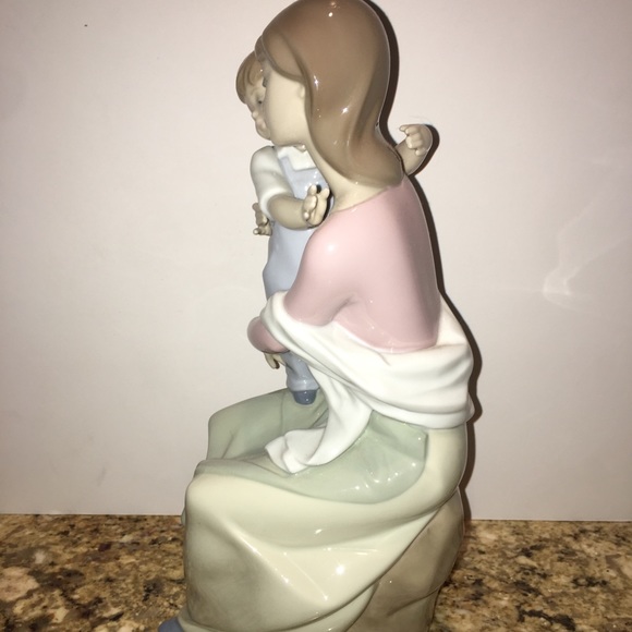 LLADRÓ A MOTHER’S LOVE FIGURINE - Picture 2 of 8